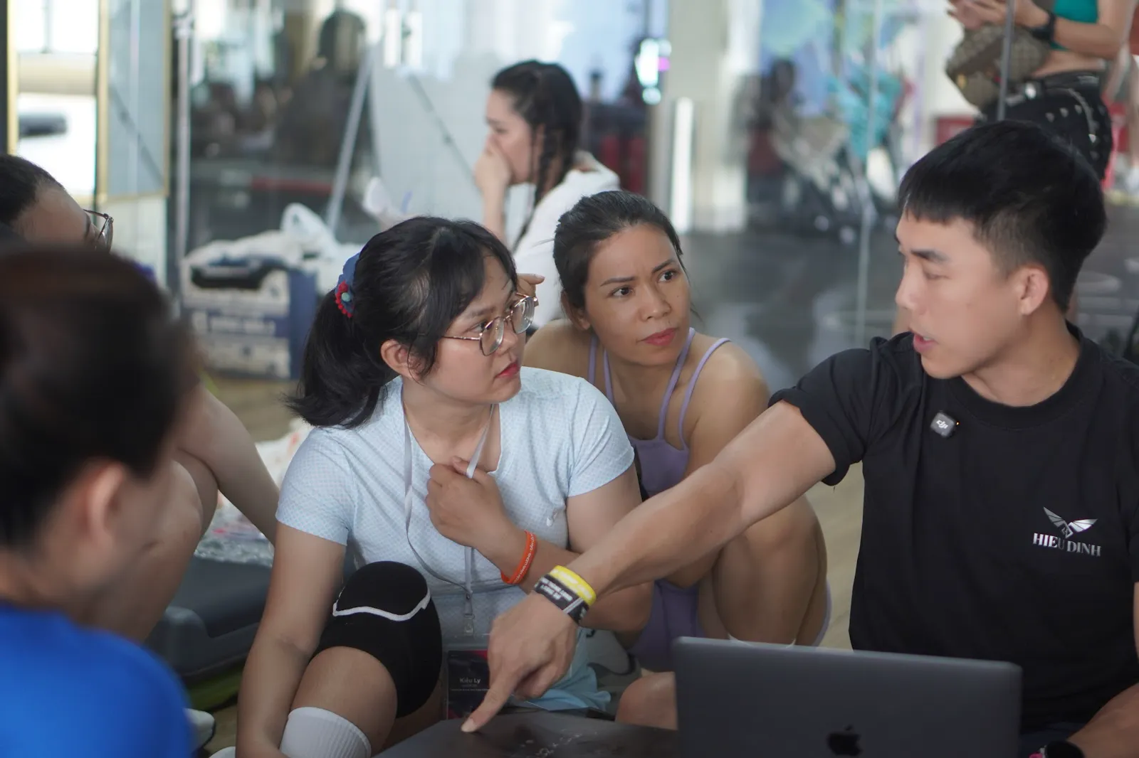 Master Hiếu Đình kèm từng học viên