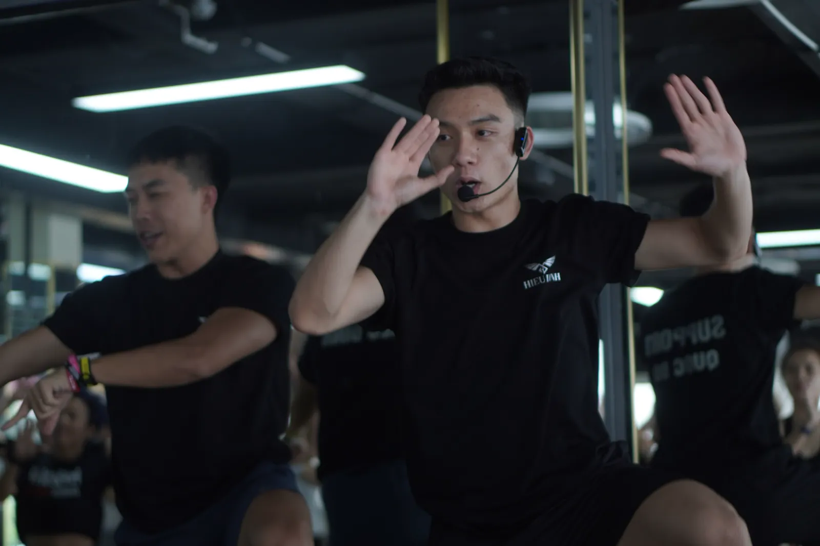 Master Hiếu Đình truyền năng lượng cho lớp học